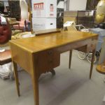 696 1820 DRESSING TABLE